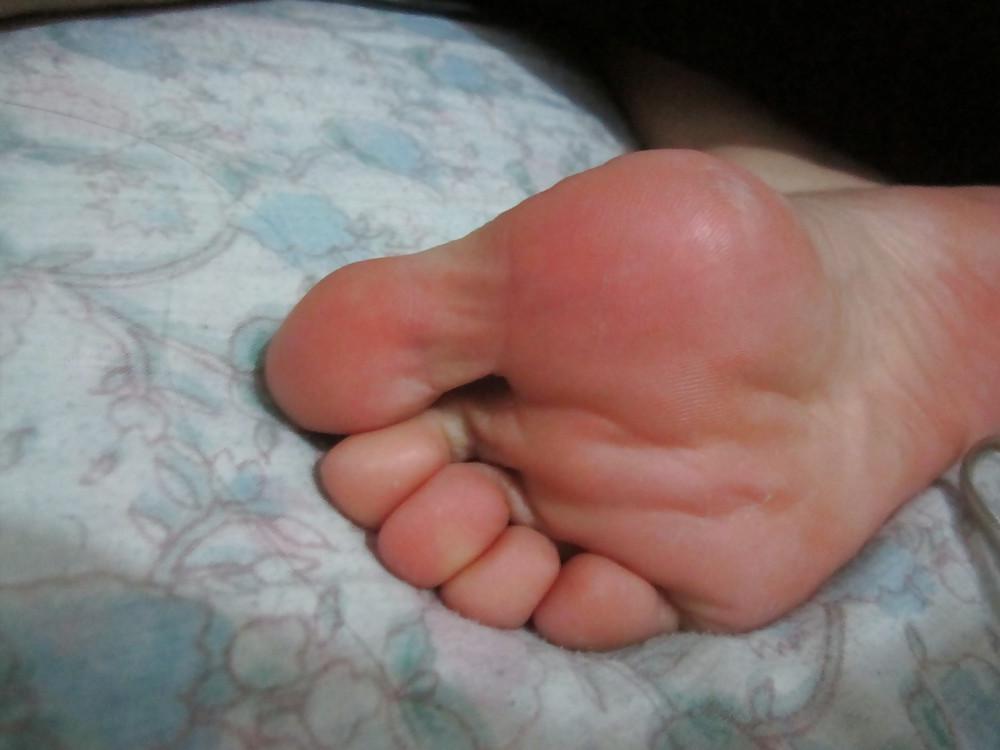 25P Asian feet and foot fetish. My chinese girlfriend's soles!