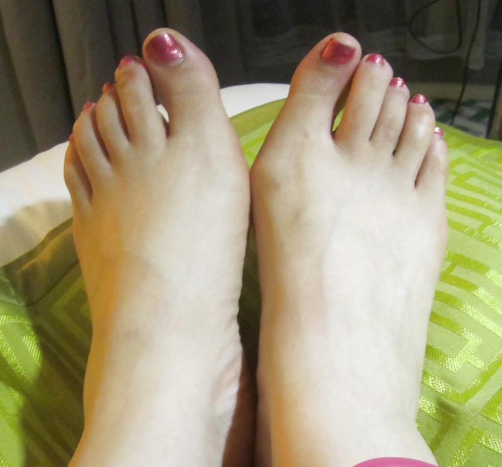 25P Asian feet and foot fetish. My chinese girlfriend's soles!