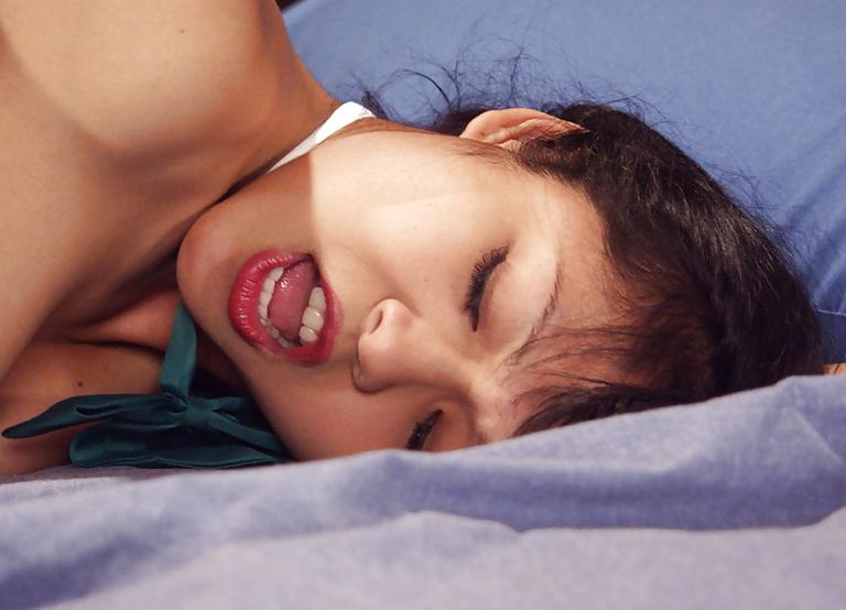 25P Asian girl fuck by a machine