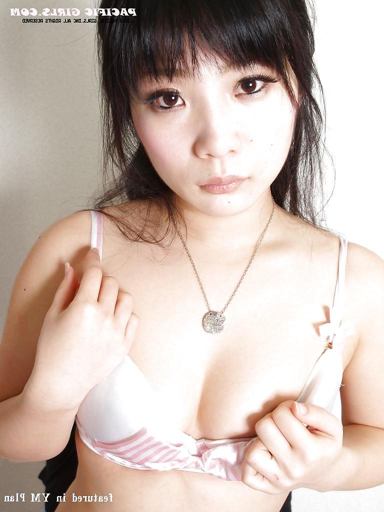 25P Asian brunette woman stretches pink vagina