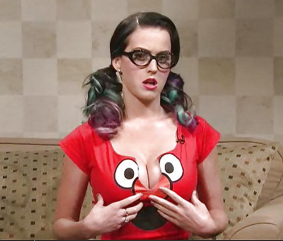 16P My Friend Katy Perry Cleavage Pics