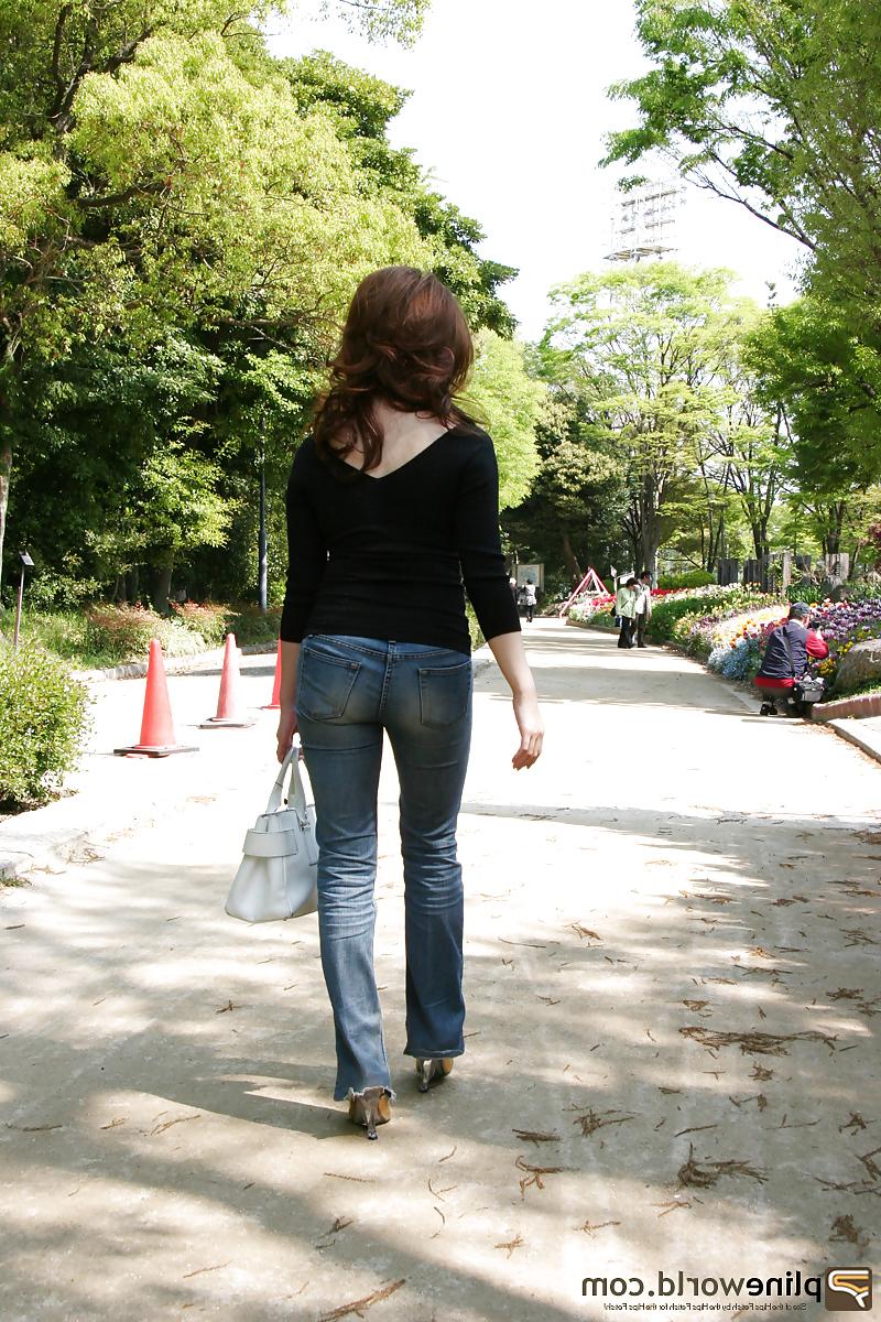 25P Asian girl in jeans candid