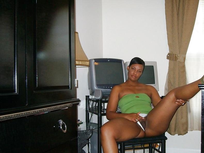 25P Exposed!!! Black Big Booty Mature(whole set)