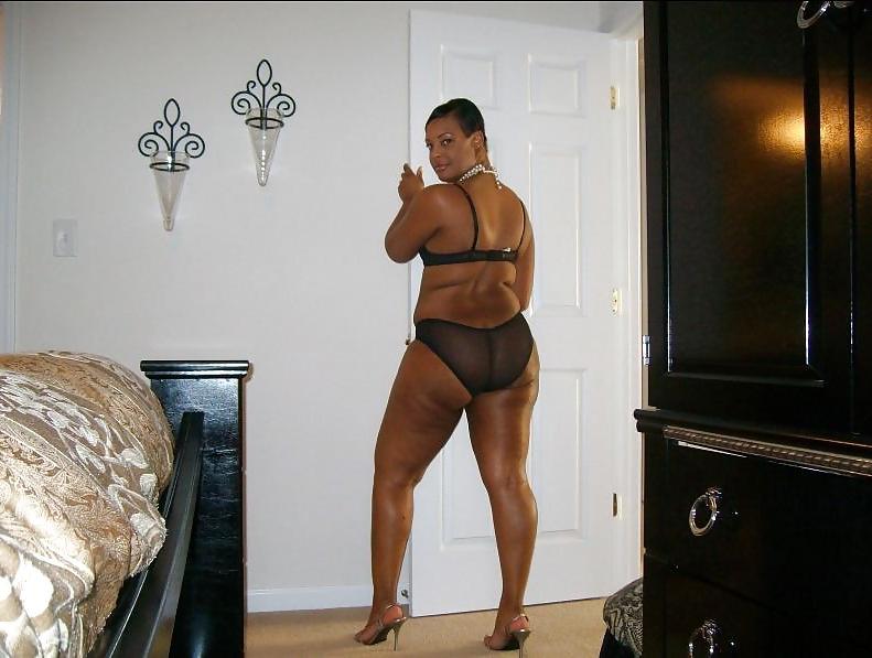25P Exposed!!! Black Big Booty Mature(whole set)