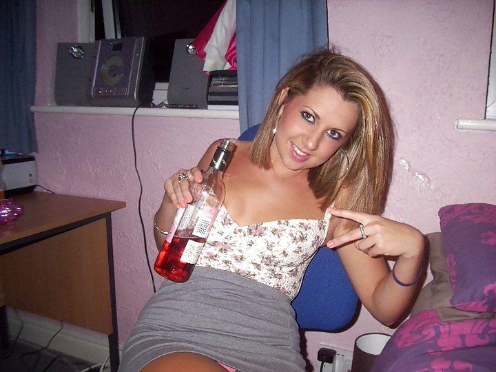 25P British FB Sluts want your DIRTY COMMENTS