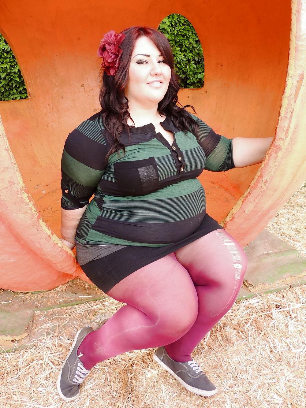 25P 413 bbw clothed under 30