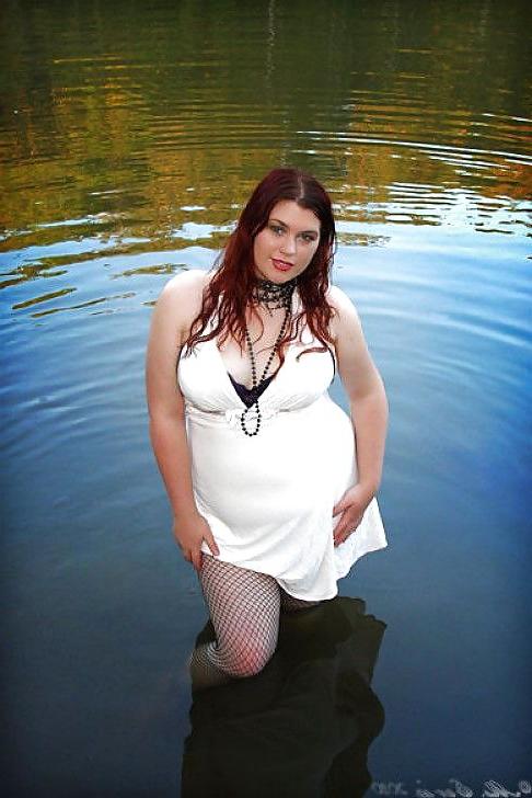 25P 413 bbw clothed under 30
