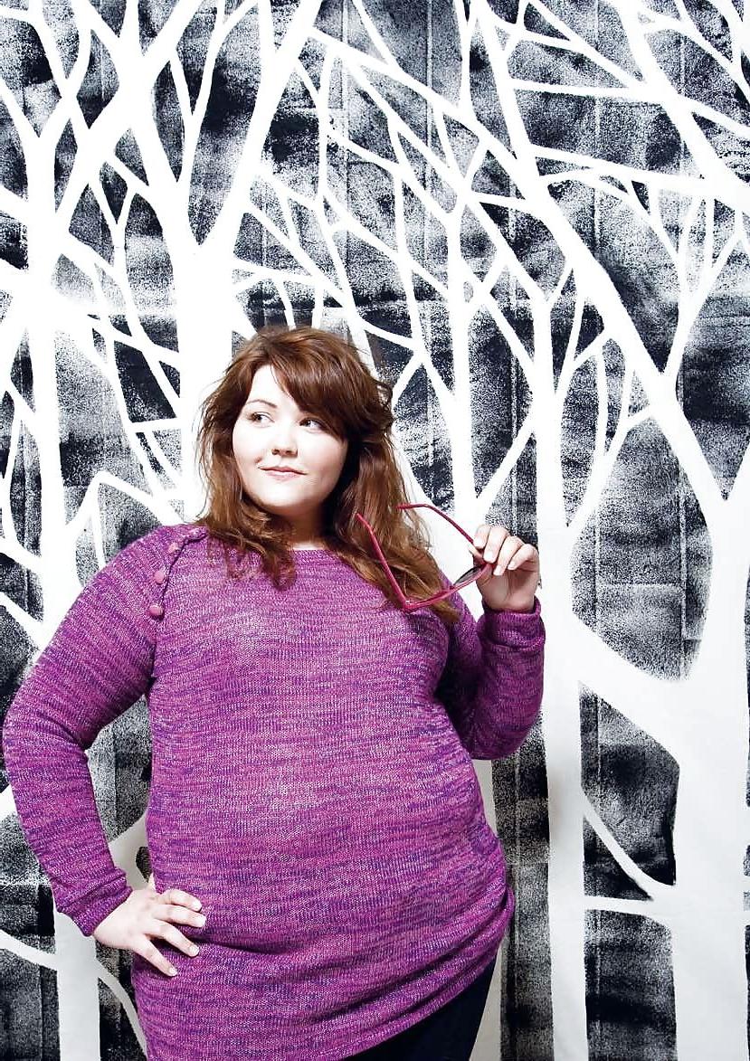 25P 413 bbw clothed under 30