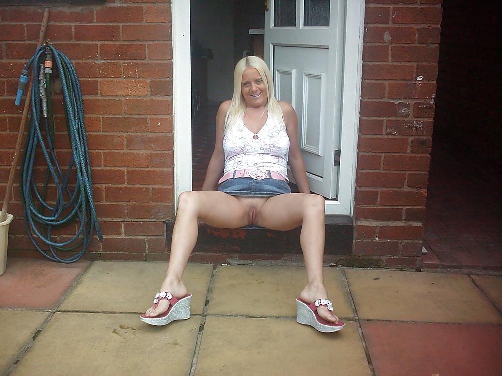 24P Mature women is forgot her slip 1.