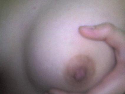 17P Korean girl takes self pics
