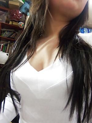 17P Korean girl takes self pics