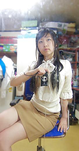 17P Korean girl takes self pics