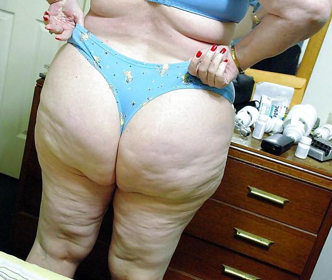 24P BBW Mature Spreading her Big Holes PART 5