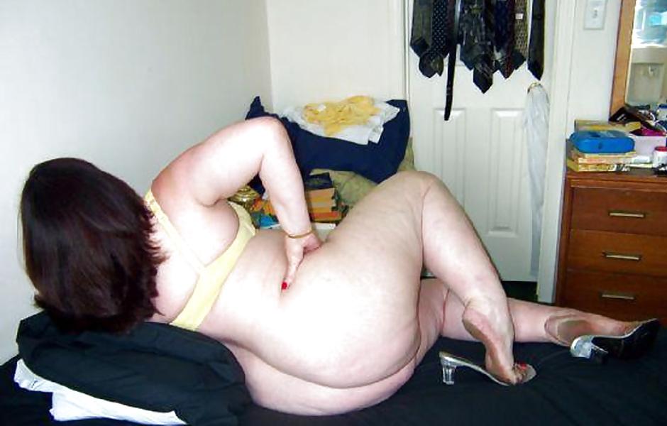24P BBW Mature Spreading her Big Holes PART 5