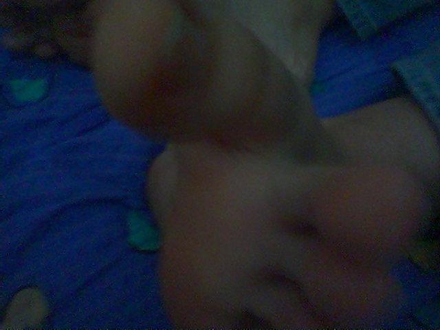 25P Sabrina 's Feet - Foot model with long flexible toes
