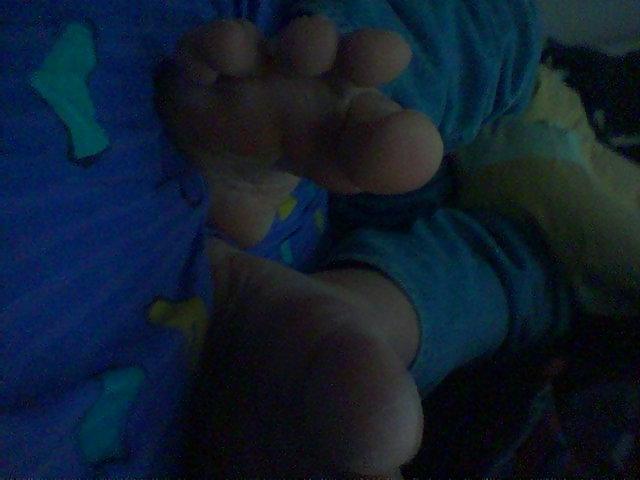 25P Sabrina 's Feet - Foot model with long flexible toes