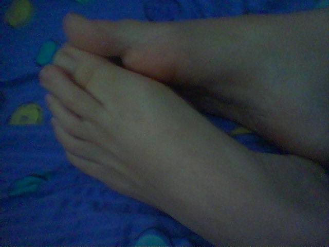 25P Sabrina 's Feet - Foot model with long flexible toes
