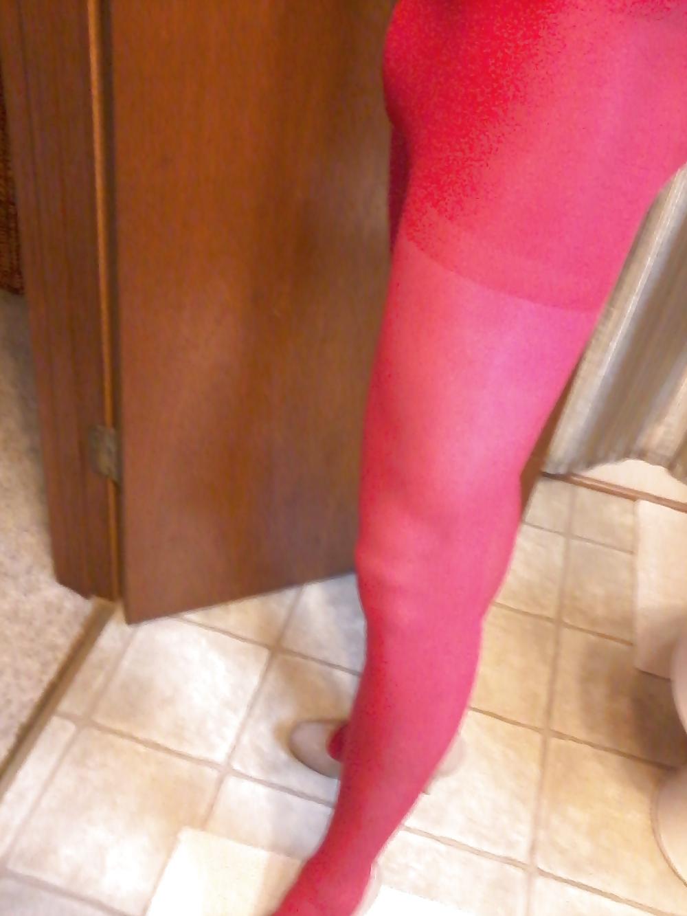 22P Red hose and nude pumps