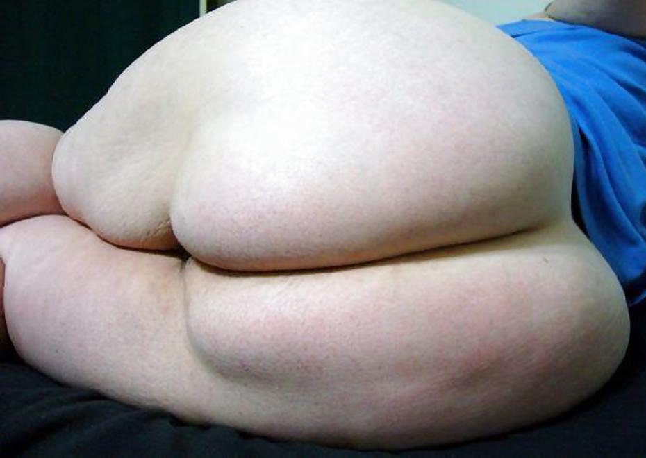 24P BBW Mature Spreading her Big Holes PART 3