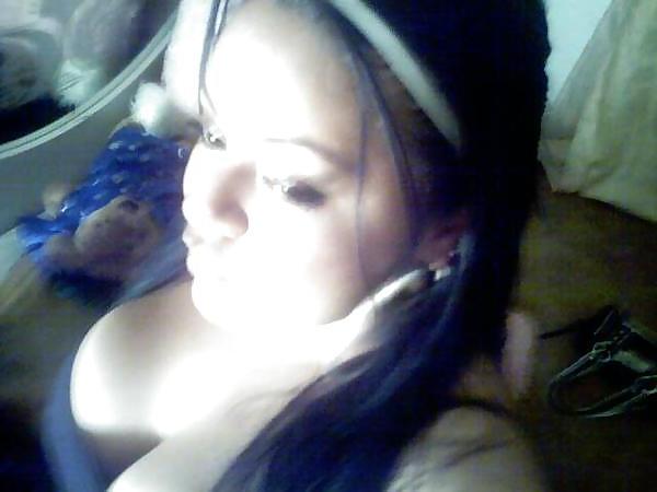 8P Thick latina  with cleavage