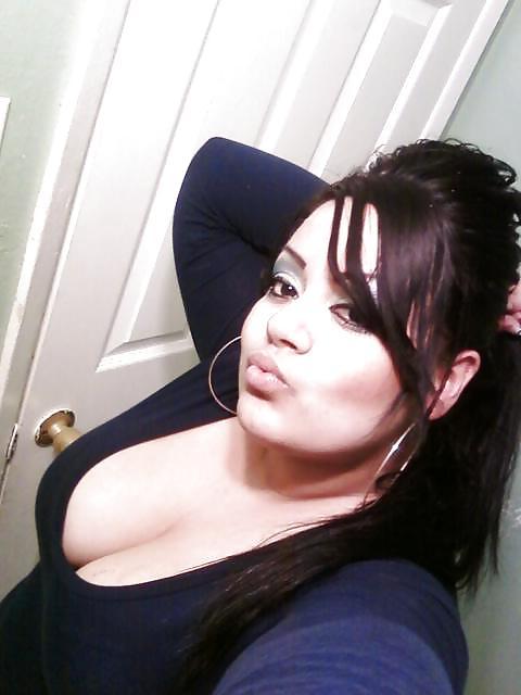 8P Thick latina  with cleavage