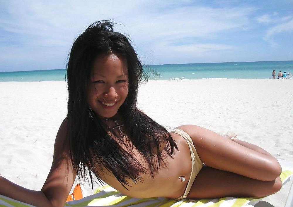 25P Asian beauty on holiday