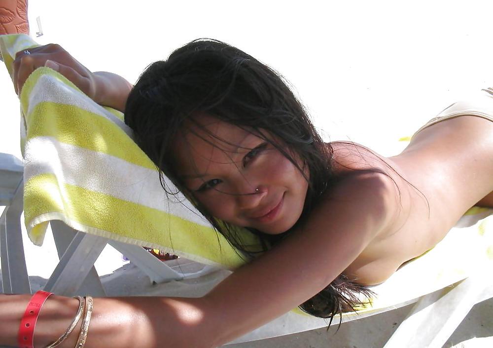 25P Asian beauty on holiday