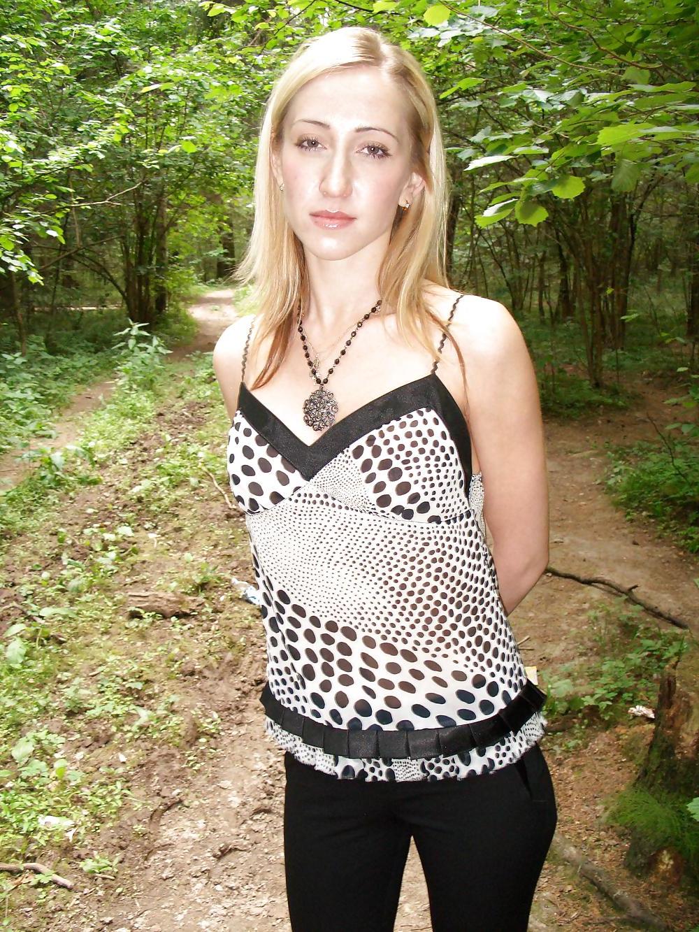 25P Amazing Blonde Shows it all in Public