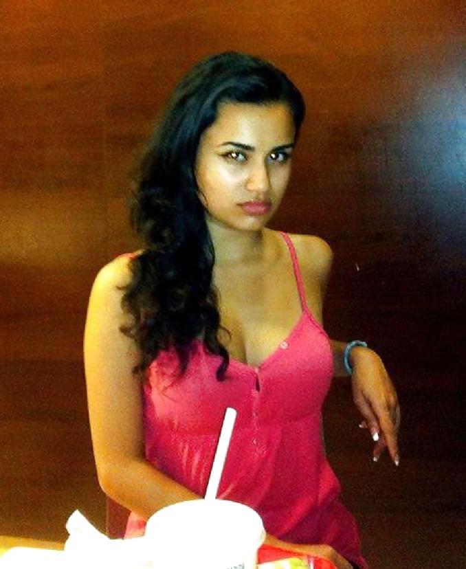 9P Arab turkish girl: Narmina