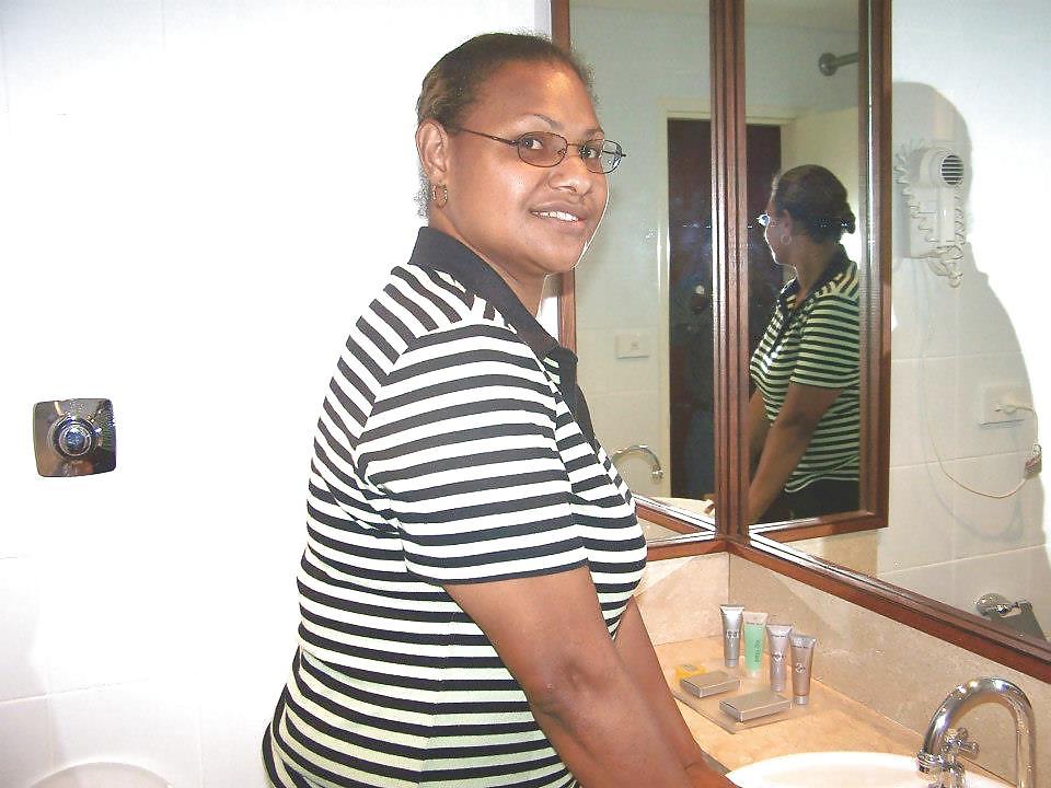 25P Papua New Guinea sexy lady