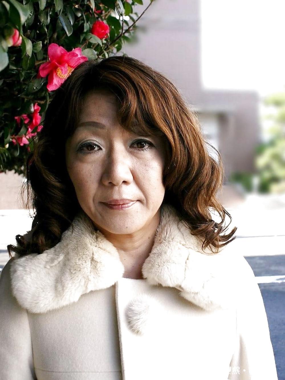 25P Asiatiques femmes mures