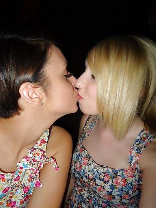 18P Very very sexy amateur kissing bikini heels