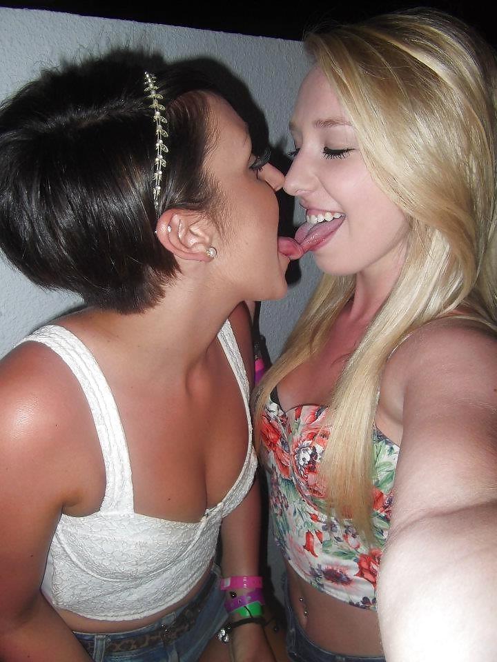 18P Very very sexy amateur kissing bikini heels