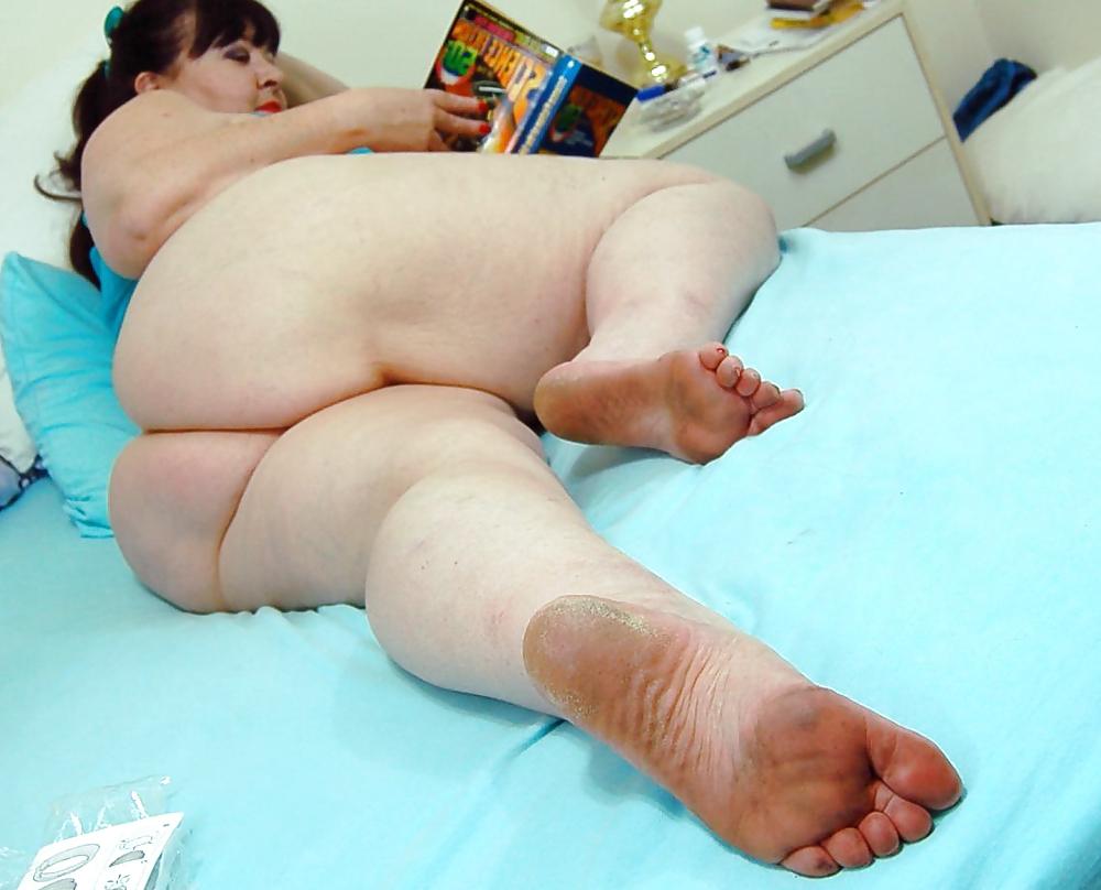 24P BBW Mature Spreading her Big Holes PART 9