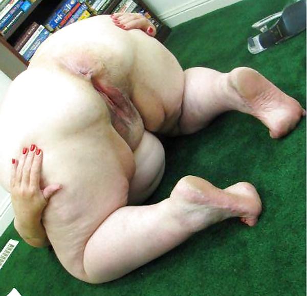 24P BBW Mature Spreading her Big Holes PART 9