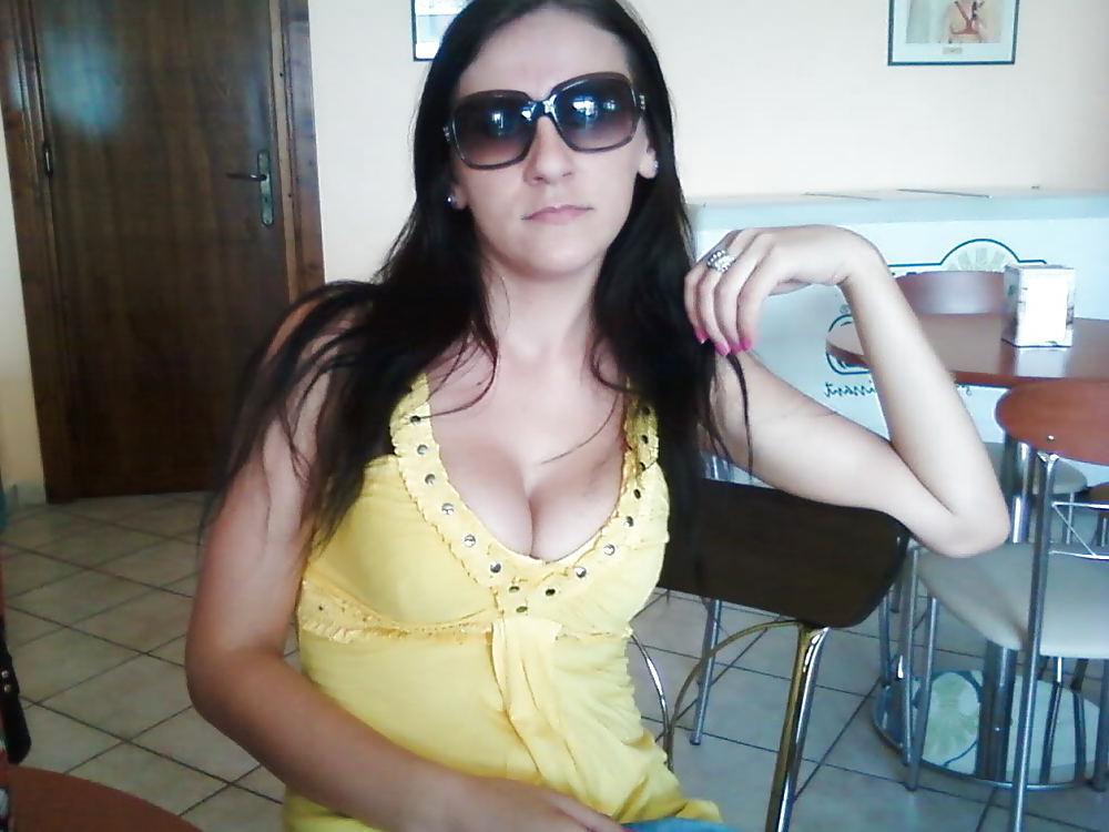 25P Downblouse - Cleavage - Pokies 1