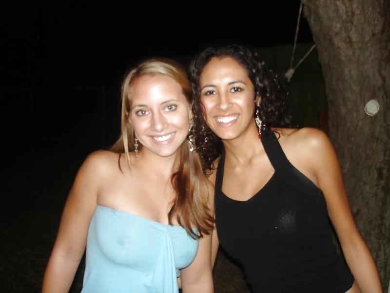 25P Downblouse - Cleavage - Pokies 1