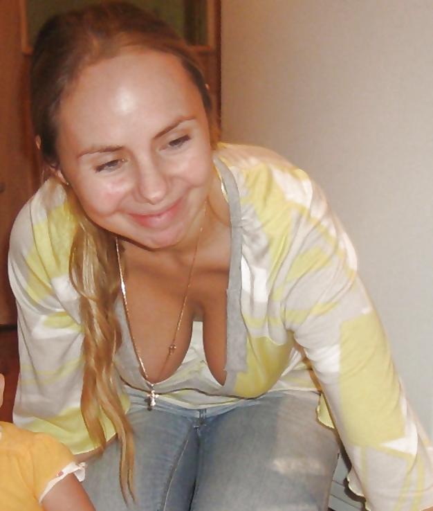 25P Downblouse - Cleavage - Pokies 1