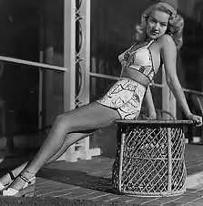 25P Classic pin up girl