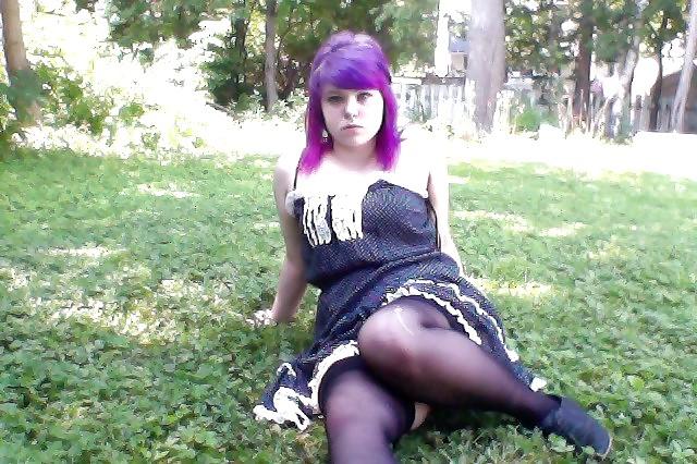 11P GITTA - (ME) PURPLE HAIR OUTDOORS