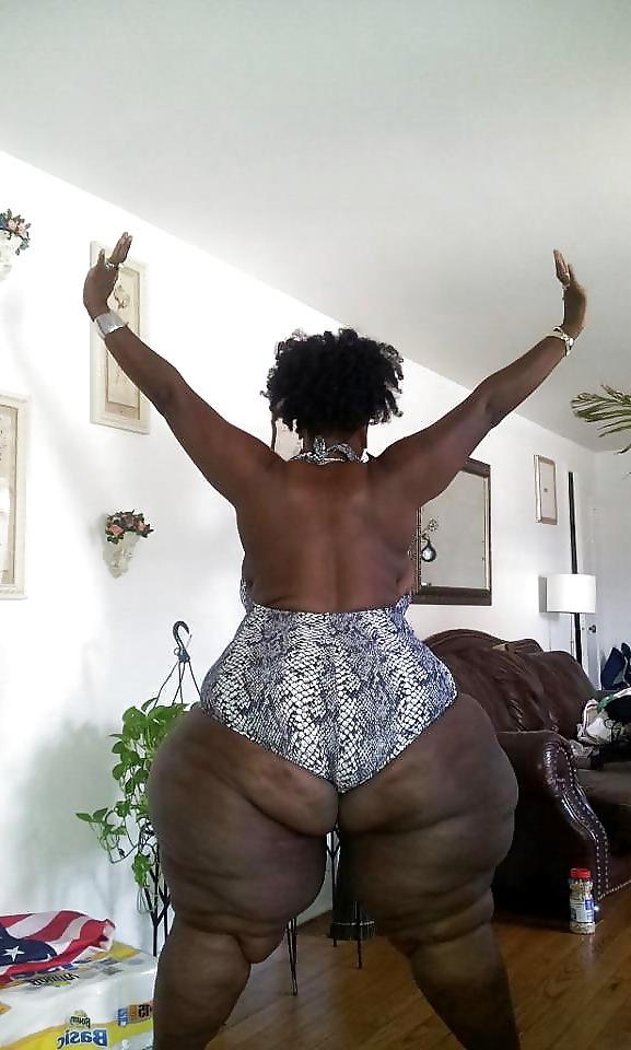 19P BLACK MILFS