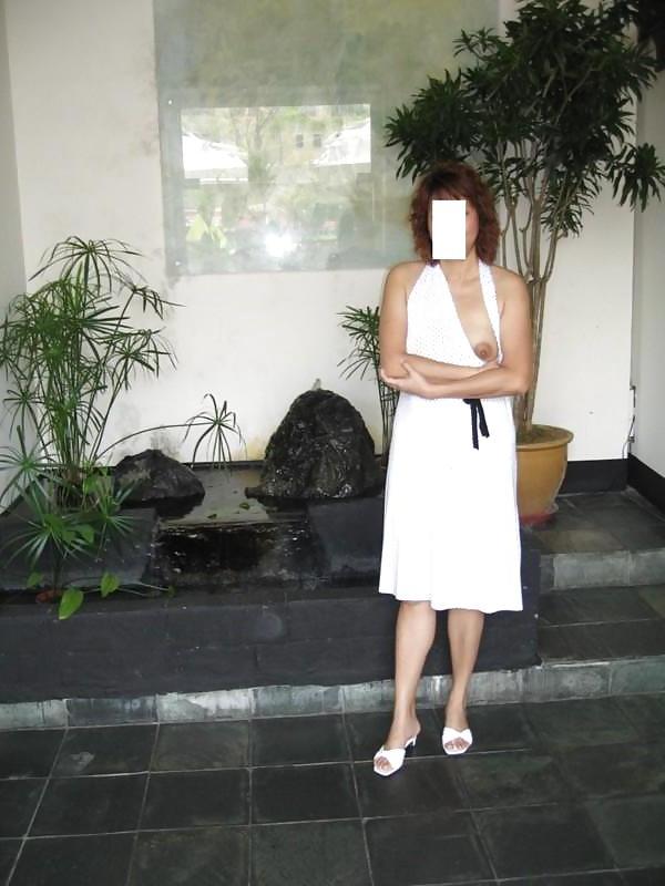 25P Mature asian exhibitionist