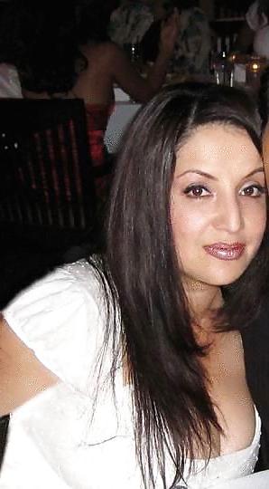 10P Latina milf with amazing cleavage