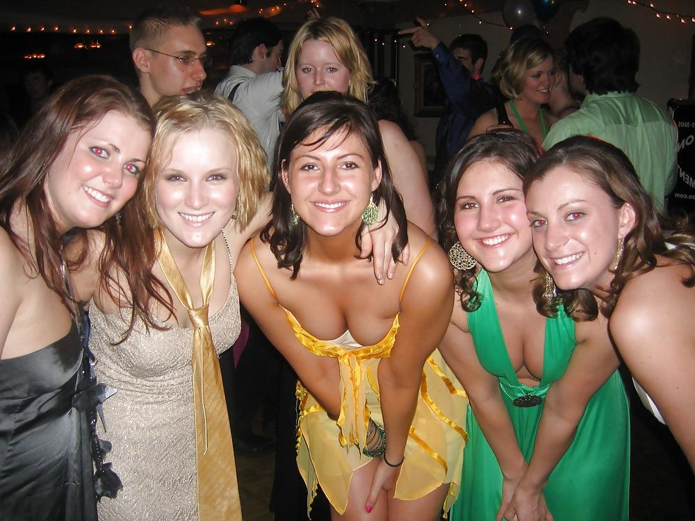 25P Downblouse - Cleavage 8