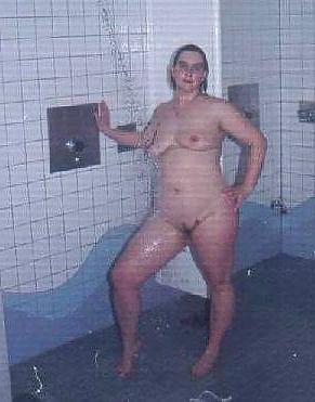17P Bbw-corinna in the shower