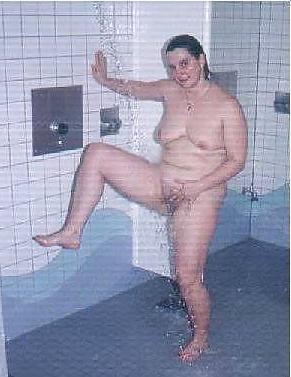 17P Bbw-corinna in the shower