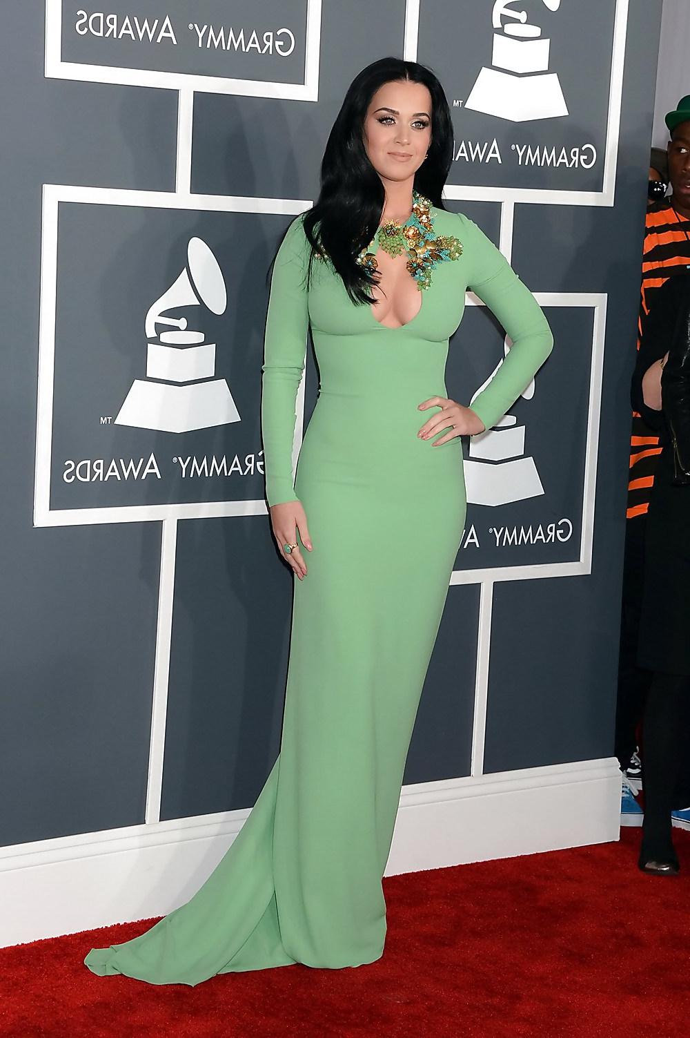 11P Katy Perry at grammy's red carpet