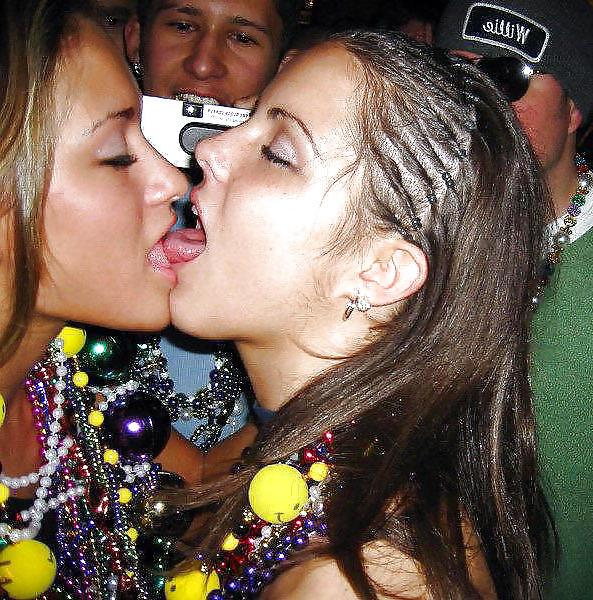 25P Sluts kissing sluts 3