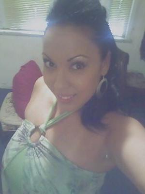 11P Latina with sexy eyes and cleavage