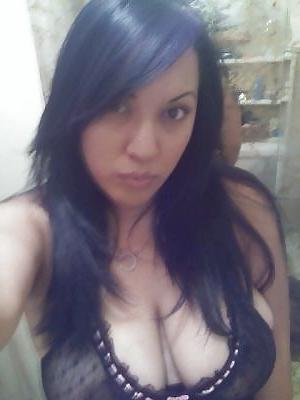 11P Latina with sexy eyes and cleavage